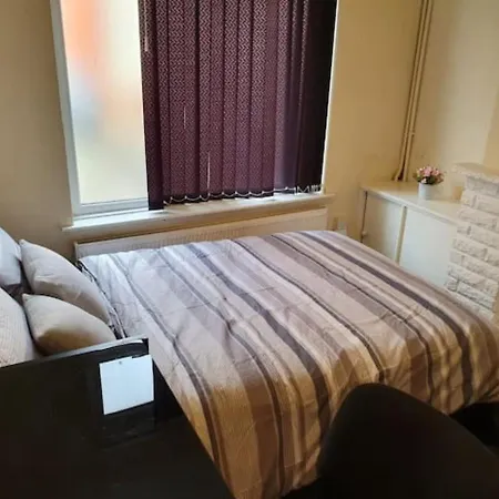 Bright And Spacious 3 Bed House Holiday home