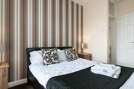 Gardner Holidays House Apartment Manchester