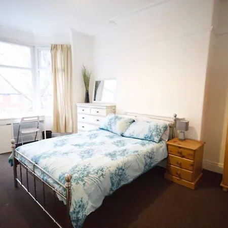 Вилла Spacious 6 Bedroom House