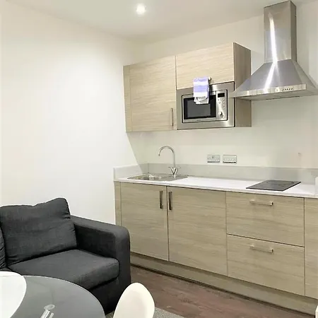 Luxury Central Sleeps 2 *
