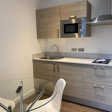 Luxury Central Sleeps 2 Апартаменты *