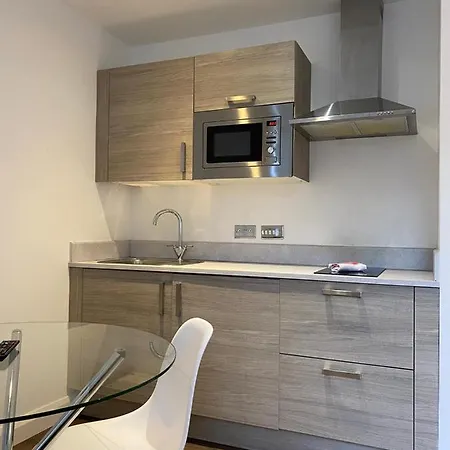 Luxury Central Sleeps 2 Манчестер