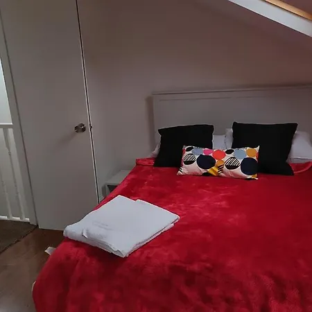 Apartmán Red Ba Serviced - 6 Bed House