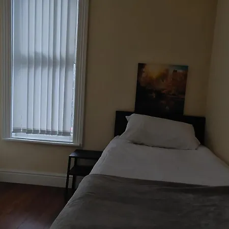 Red Ba Serviced - 6 Bed House Apartmán *