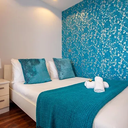 Rest & Recharge At The Heart Of Mediacityuk Apartment