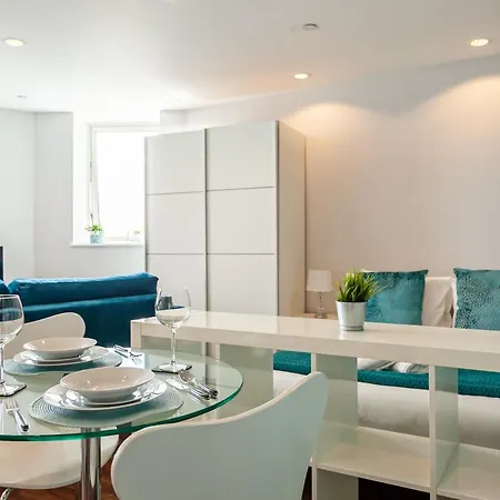 Rest & Recharge At The Heart Of Mediacityuk Manchester