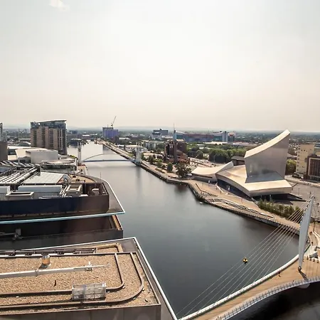 Rest & Recharge At The Heart Of Mediacityuk Apartment