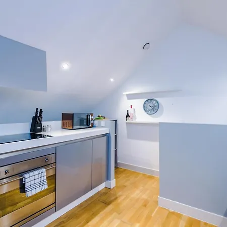 Rest & Recharge At Ash House Near Mediacityuk