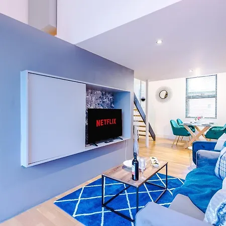 Rest & Recharge At Ash House Near Mediacityuk Holiday home *