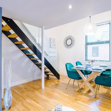 Rest & Recharge At Ash House Near Mediacityuk