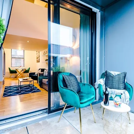 Rest & Recharge At Ash House Near Mediacityuk Manchester