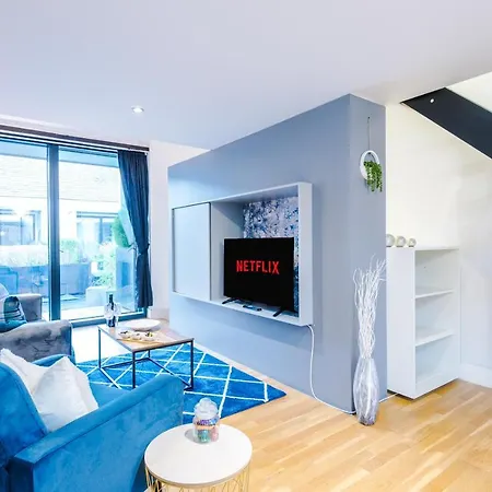Rest & Recharge At Ash House Near Mediacityuk *