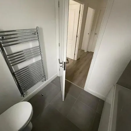 Modern With Huge Bed - Walk To Centre! Guest house Manchester