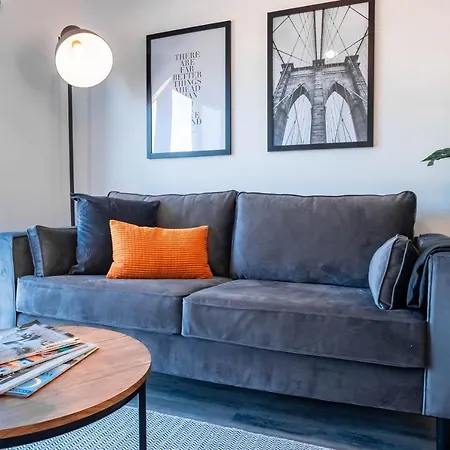 Luxe Interchange Near Old Trafford - Media - The Quays Apartment