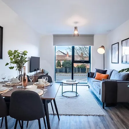 Luxe Interchange Near Old Trafford - Media - The Quays Apartment *