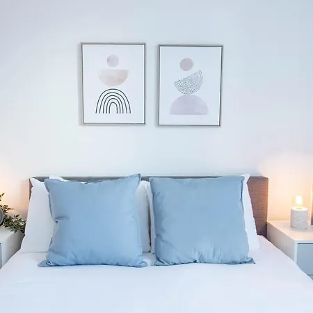Luxe Interchange Near Old Trafford - Media - The Quays Apartment