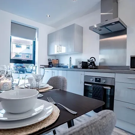 Luxe Interchange Near Old Trafford - Media - The Quays Apartment
