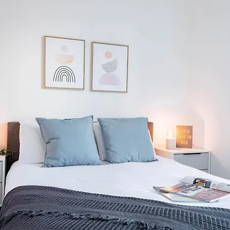 Luxe Interchange Near Old Trafford - Media - The Quays Apartment *
