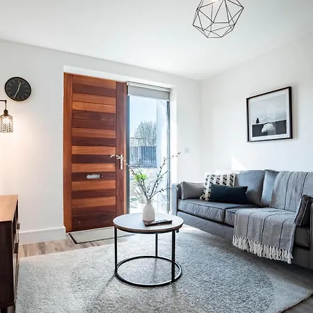 Luxe Interchange Near Old Trafford - Media - The Quays Apartment Manchester