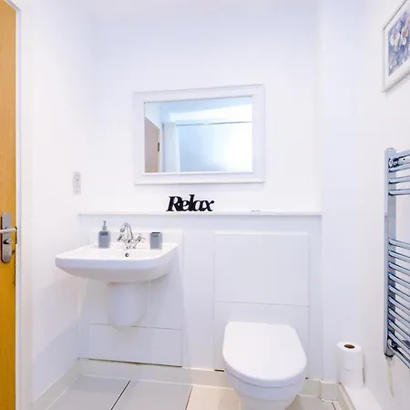 The Stunning House On The Quays - 3 Bathrooms, Garden, Balcony, Parking Holiday home