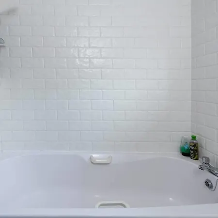 Daire Sleek And Stylish 2bd W Officestudio