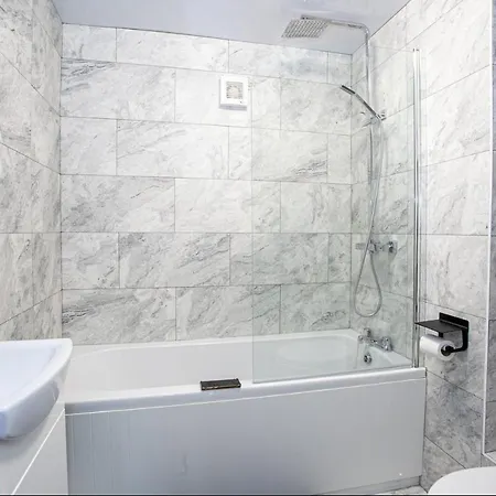 Trafford Place Apartment *
