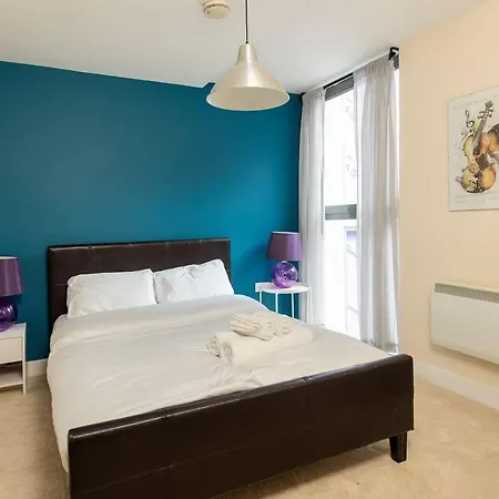Trendy 2Br Close To Media City University Of Salford & City Center Apartment