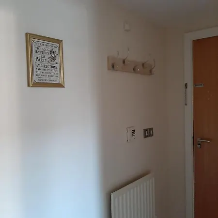 Cosy 2 Bed Near The City Centre Apartment