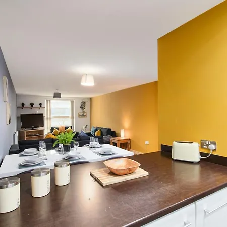 Апартаменты Stylish Gem - Sleeps 10!