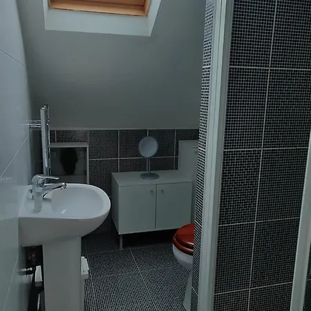 Red Ba Serviced - 6 Bed House Manchester