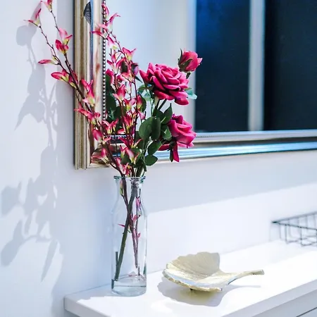 Rest & Recharge At Ash House Near Mediacityuk Manchester