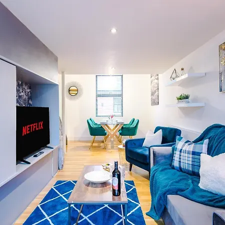 Rest & Recharge At Ash House Near Mediacityuk Manchester