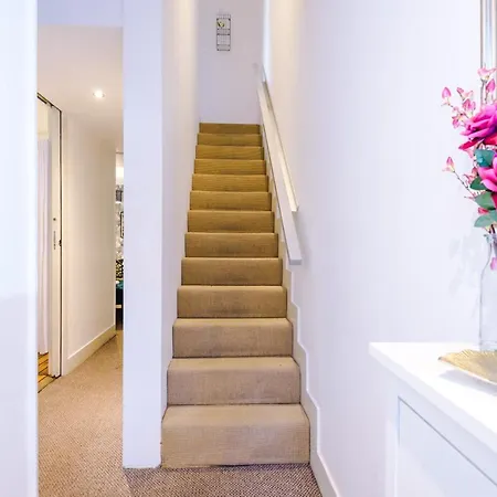 Rest & Recharge At Ash House Near Mediacityuk * Manchester