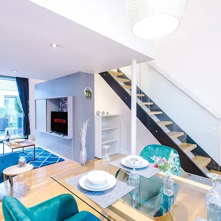 Holiday home Rest & Recharge At Ash House Near Mediacityuk Manchester