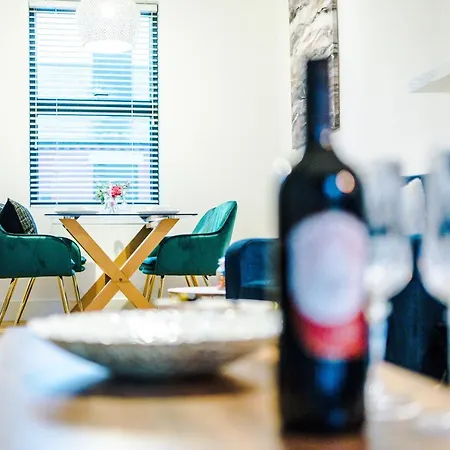 Rest & Recharge At Ash House Near Mediacityuk *