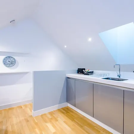 Rest & Recharge At Ash House Near Mediacityuk