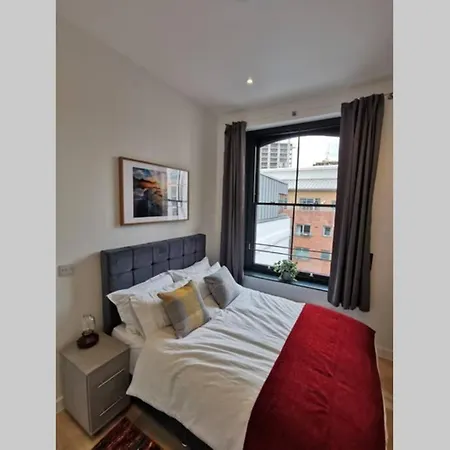 Lejlighed Superb 3bed2bath 5min Walk To Victoria Station *