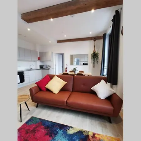 Superb 3bed2bath 5min Walk To Victoria Station Manchester