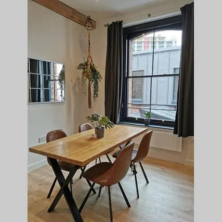 Superb 3bed2bath 5min Walk To Victoria Station