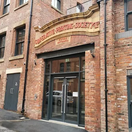 Superb 3bed2bath 5min Walk To Victoria Station Manchester