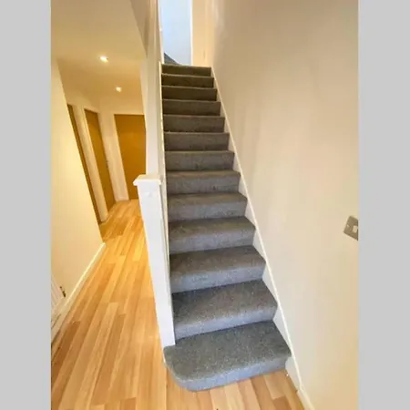 Holiday home Large 5-bed Centre Townhouse With Secure Parking *