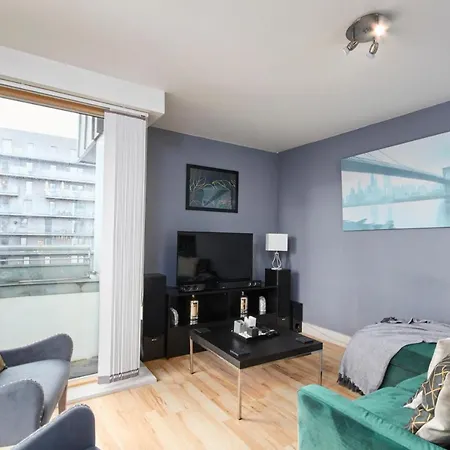 The Luxury Riverview Penthouse - Balcony - Parking - Wifi & Netflix Апартаменты *