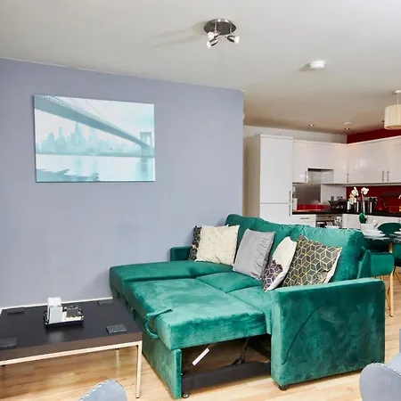 The Luxury Riverview Penthouse - Balcony - Parking - Wifi & Netflix *