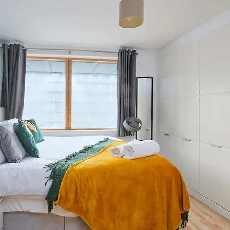 The Luxury Riverview Penthouse - Balcony - Parking - Wifi & Netflix Манчестер