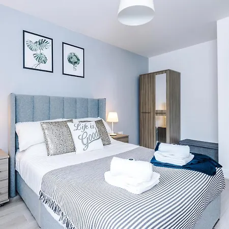 2 Bedroom Hosted By Mcr Dens Apartment Manchester