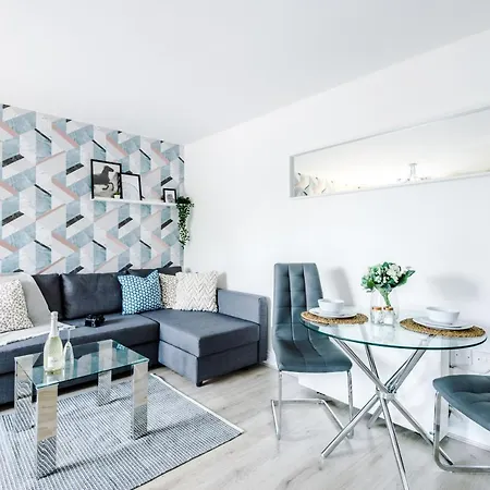 2 Bedroom Hosted By Mcr Dens Apartment *