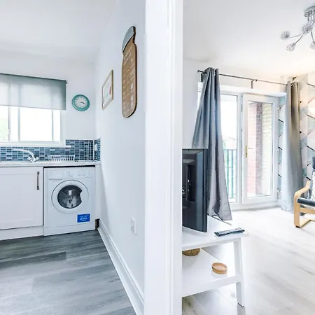 2 Bedroom Hosted By Mcr Dens Apartment Manchester