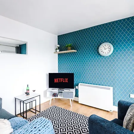 2 Bedroom Hosted By Mcr Dens Apartment
