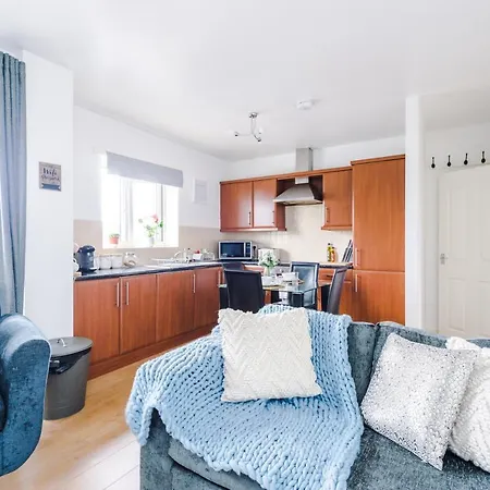 2 Bedroom Hosted By Mcr Dens Apartment