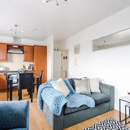 2 Bedroom Hosted By Mcr Dens Apartment Manchester
